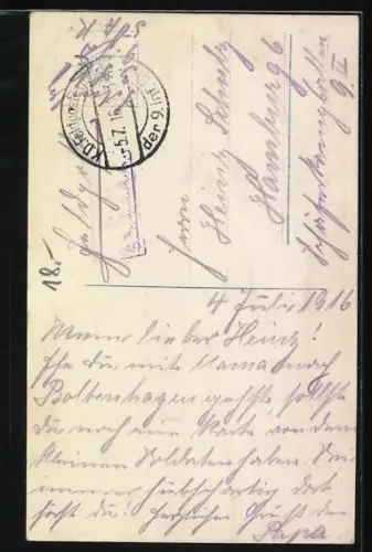 AK D`rum Mädchen weine nicht, kleiner Soldat mit Filzpickelhaube, Spielzeuggewehr und Bajonett