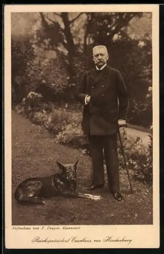 AK Reichspräsident Exzellenz von Hindenburg mit seinem Hund