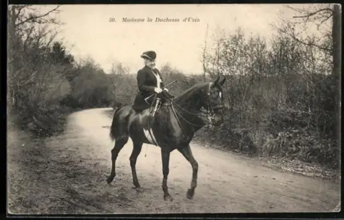 AK Madame la Duchesse d`Uzès à cheval