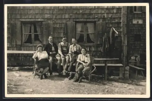 Foto-AK Purtschellerhaus, Berghütte mit Ausflüglern