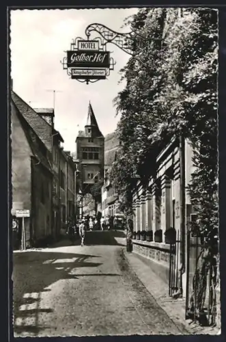 AK Bacharach /Rh., Blücherstrasse mit Steeger Tor, Hotel Gelber Hof