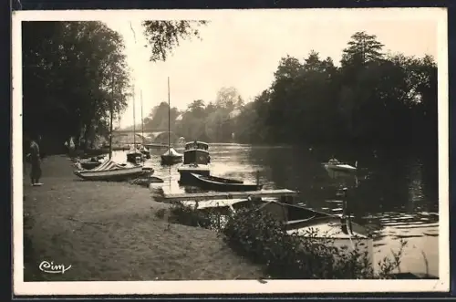 AK Saint-Avertin /I.-et-L., Rade du Cercle Nautique avec bateaux amarrés