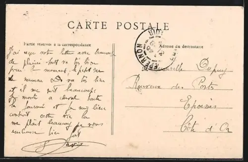 AK Épernon, Place de l`Hôtel-de-Ville avec commerces et passants