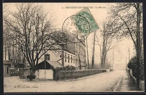 AK Mézières-en-Drouais, Le Moulin et la route bordée d`arbres