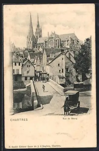 AK Chartres, Rue du Bourg avec vue sur la cathédrale et charrette à cheval
