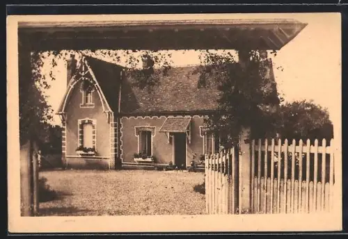 AK Belhomert /Eure-et-Loir, Le Pré, maison avec clôture et jardin fleuri