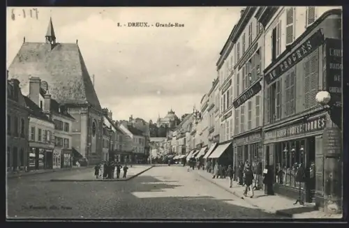 AK Dreux, Grande-Rue animée avec passants et boutiques