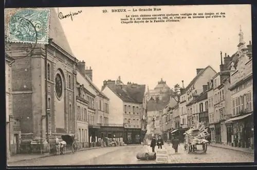 AK Dreux, La Grande Rue avec vue sur la Chapelle Royale et activité citadine