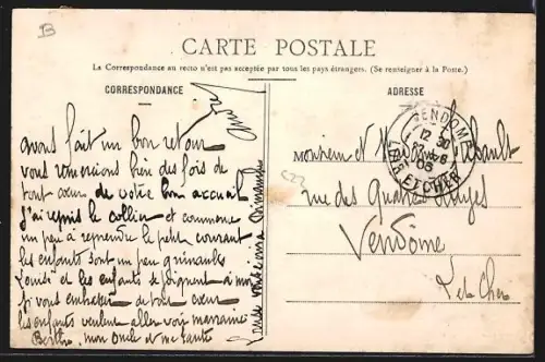 AK Dreux, Entrée de la Rue Porte-Chartraine avec boulangerie et commerces