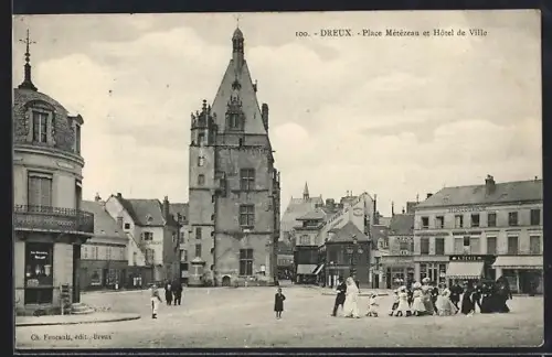 AK Dreux, Place Métézeau et Hôtel de Ville