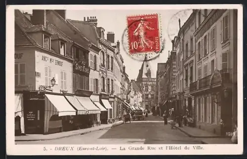 AK Dreux /Eure-et-Loir, La Grande Rue et l`Hôtel de Ville