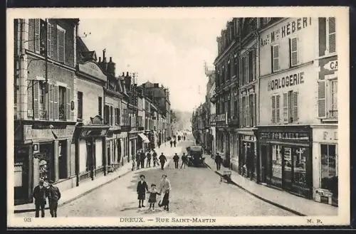 AK Dreux, Rue Saint-Martin avec passants et boutiques animées