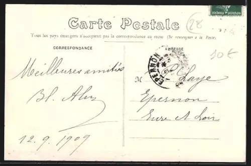 AK Ecrosnes /E.-et-L., Place de la Mairie avec Café et habitants