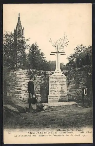 AK Saint-Jean-Brévelay /Morbihan, Le Monument des Victimes de l`Incendie du 8 Avril 1901