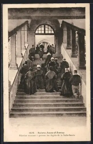 AK Sainte-Anne-d`Auray, Pèlerins montant à genoux les degrés de la Scala-Sancta