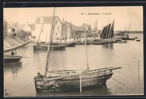 AK Port-Louis, Locmalo, Vue du port avec bateaux de pêche amarrés