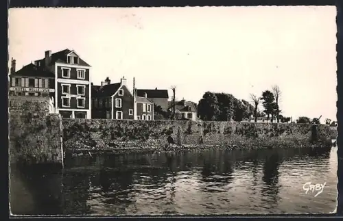 AK Port-Louis /Morbihan, Quai de la Pointe et vue sur l`hôtel Bellevue