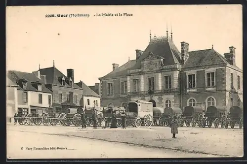 AK Guer /Morbihan, La Mairie et la Place