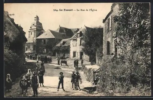 AK Le Faouet, La Rue de l`Église avec villageois et chevaux sur la route