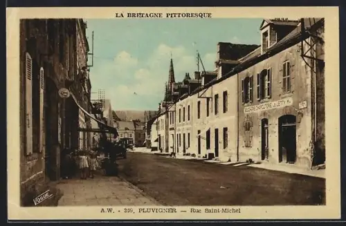 AK Pluvigner, Rue Saint-Michel avec vue sur les bâtiments traditionnels