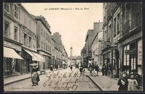 AK Lorient /Morbihan, Rue du Port animée avec passants et commerces