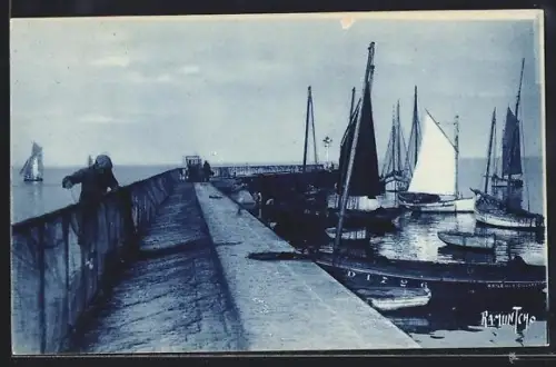 AK Port de l`Herbaudière /Noirmoutier, Port avec bateaux amarrés le long du quai