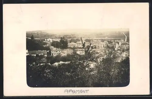 Foto-AK Apremont, Vue panoramique du village et de la campagne environnante