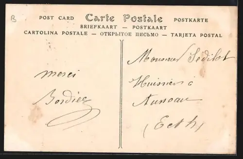 AK Les Sables-d`Olonne, Le Casino avec sa facade élégante et ses drapeaux flottants