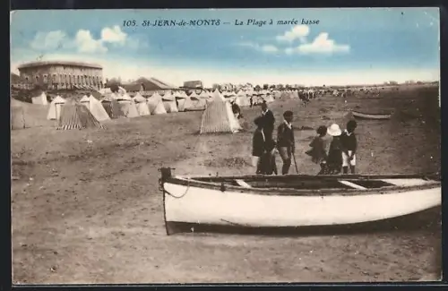 AK St Jean-de-Monts, La Plage à marée basse avec tentes et enfants sur le sable