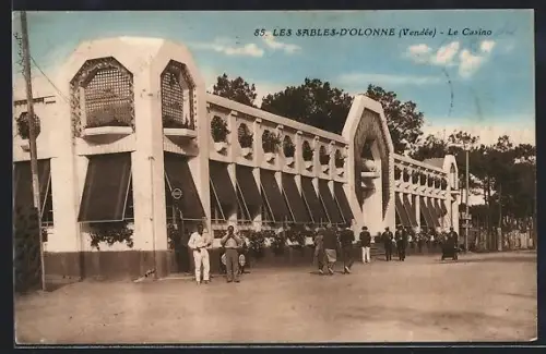 AK Les Sables-d`Olonne /Vendée, Le Casino et ses visiteurs élégants