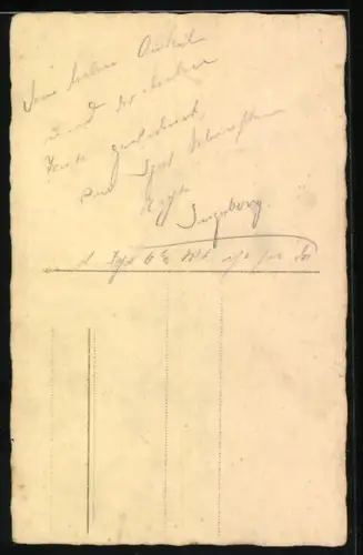 Foto-AK Kleines Mädchen mit Puppe und Spielzeughase