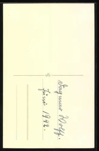 Foto-AK Kleines Mädchen mit Haarschleife und Puppe, 1942