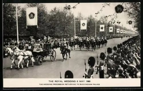 AK The Royal Wedding, 1960, procession returning to Buckingham Palace