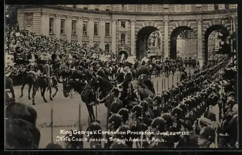 AK King George V. Coronation Procession, June 1911, State Coach passing through Admiralty Arch