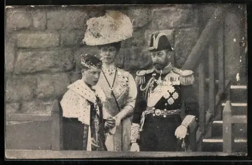 AK Königspaar von England mit Prinz