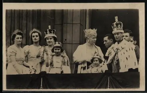AK Königliche Familie von England auf dem Balkon