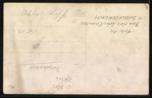 Foto-AK Burgoberbach, Bau des Schulhauses, Richtfest