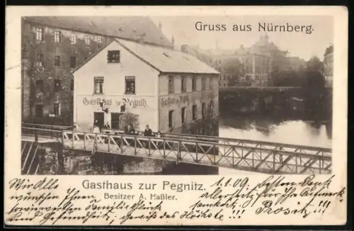 AK Nürnberg, Gasthaus zur Pegnitz A. Hassler mit Brücke und kleiner Versammlung