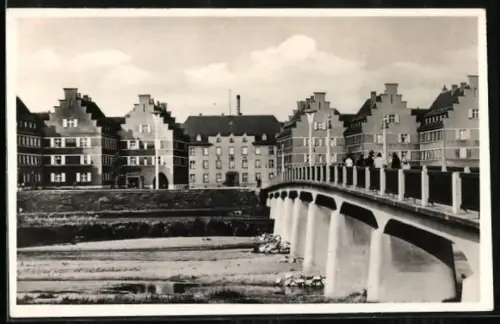 Foto-AK Forst /Lausitz, Platz mit Brücke