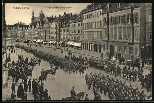 AK Augsburg, Aufmarsch von Soldaten in der mittleren Maximilianstrasse