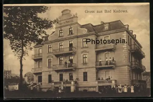 AK Bad Kudowa, Totalansicht der Villa von Wunsch mit Gästen