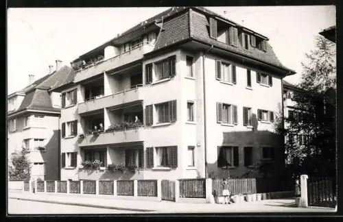 AK Zürich, Strassenpartie mit Wohnhaus