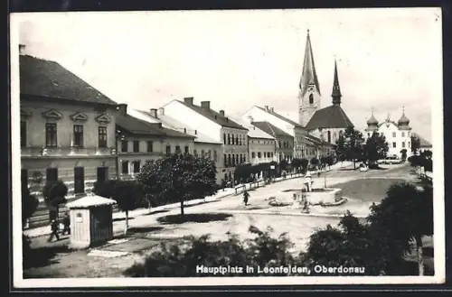 AK Leonfelden /Oberdonau, Hauptplatz mit Kirche