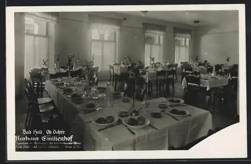 AK Bad Hall, Kurhaus Emilienhof, Speisesaal mit zum Frühstück gedeckten Tischen