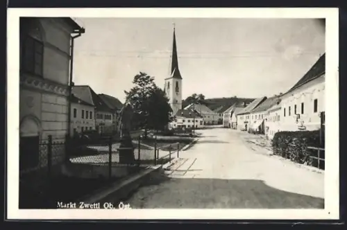 AK Zwettl /Ob. Öst., Marktplatz mit Blick auf die Kirche