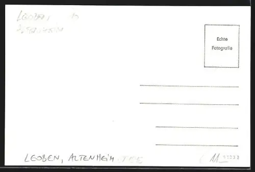 Foto-AK Leoben, Altenheim, Teilansicht, Bewohner auf Balkon