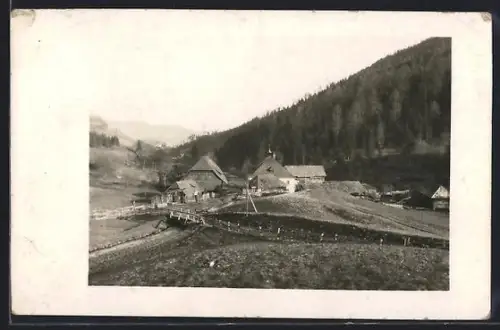 Foto-AK Metnitz, Wöbring, Ortsansicht mit Brücke
