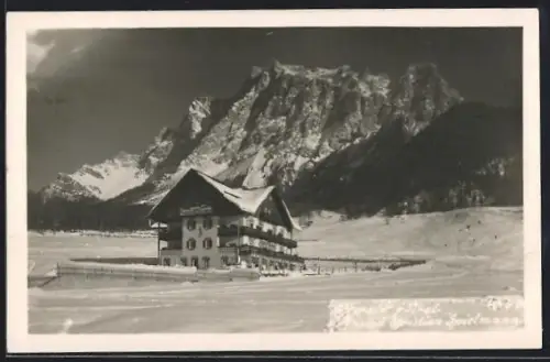 AK Ehrwald in Tirol, Pension Christian Spielmann im Winter, mit Bergpanorama
