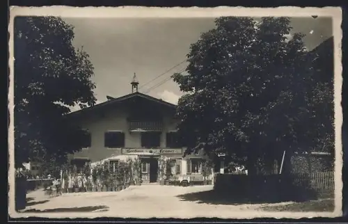 AK Mayrhofen /Tirol, Gasthaus Kramer, Vorderansicht von der Strasse aus