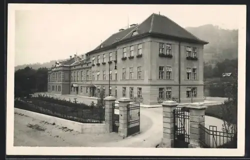 AK Kirchdorf /Krems, Krankenhaus mit Eingangstor aus der Vogelschau